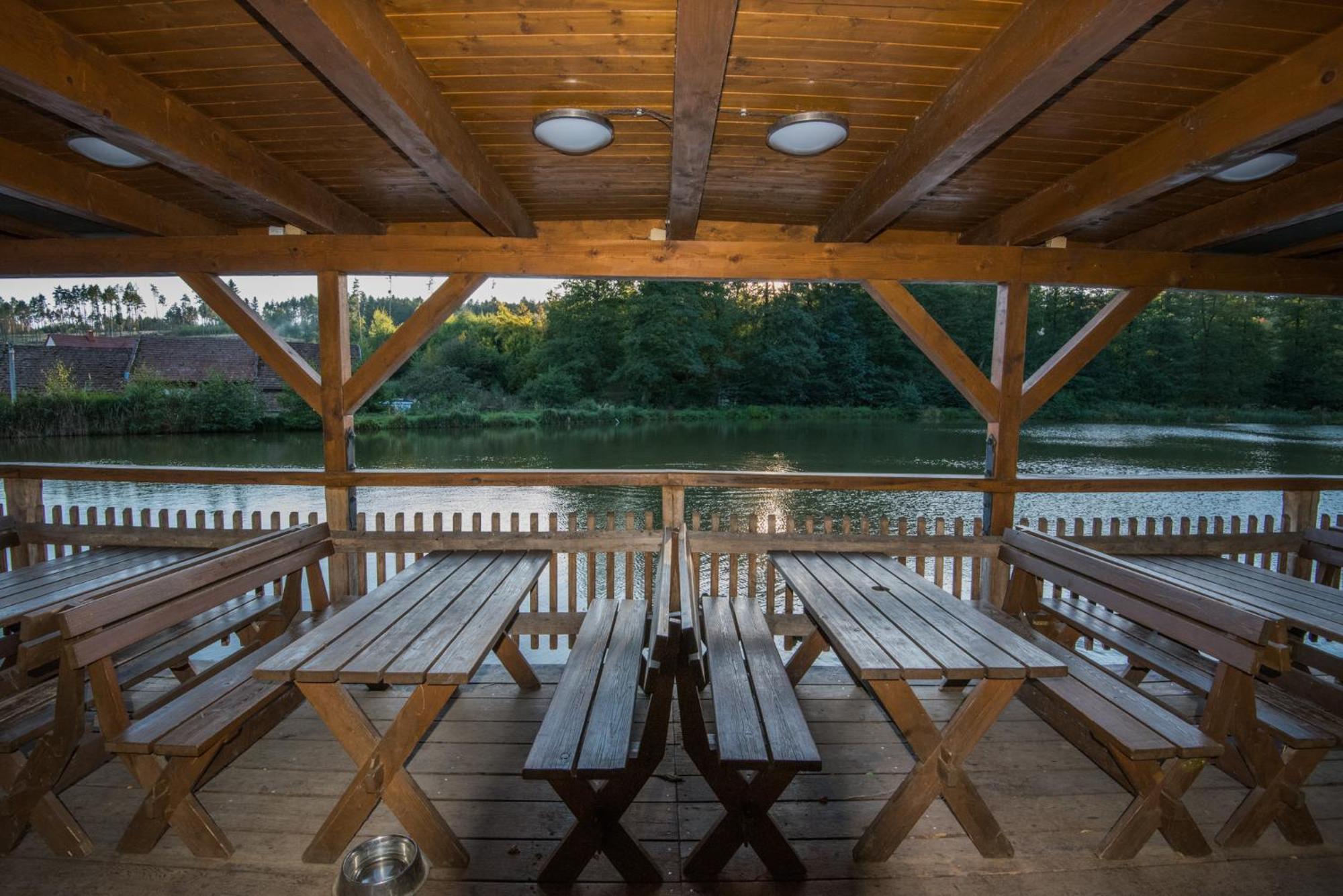 Porcuv Mlyn Hotel Bykovice Exterior photo